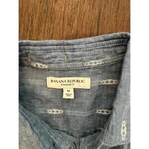 Banana Republic Men’s Shirt Blue Chambray Pattern Standard Fit Medium Button Up